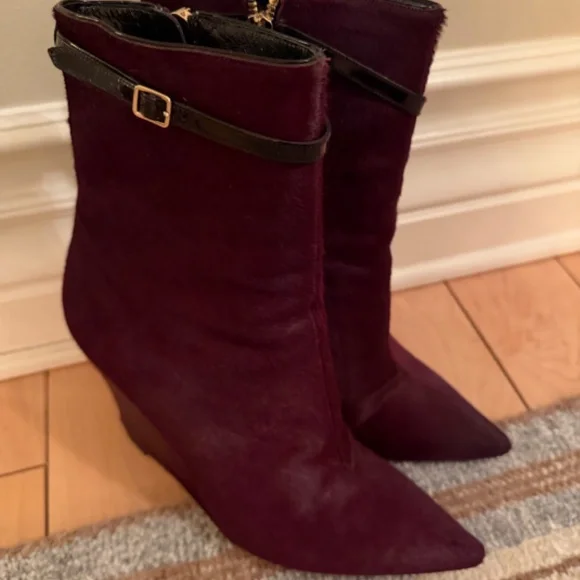 BURBERRY size 39.5 wine heritage texture walsingham 105 wedge ankle boot - Picture 3 of 16